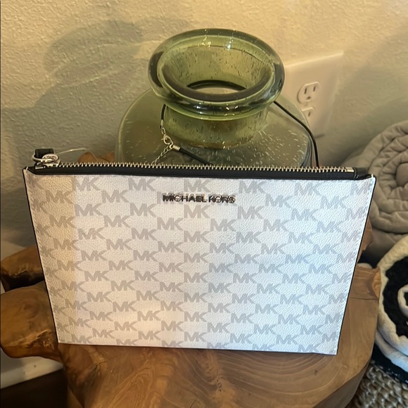 Michael Kors White Wristlet - Picture 2 of 5